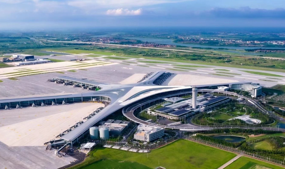 今年前三季度,青島膠東國際機場(以下簡稱