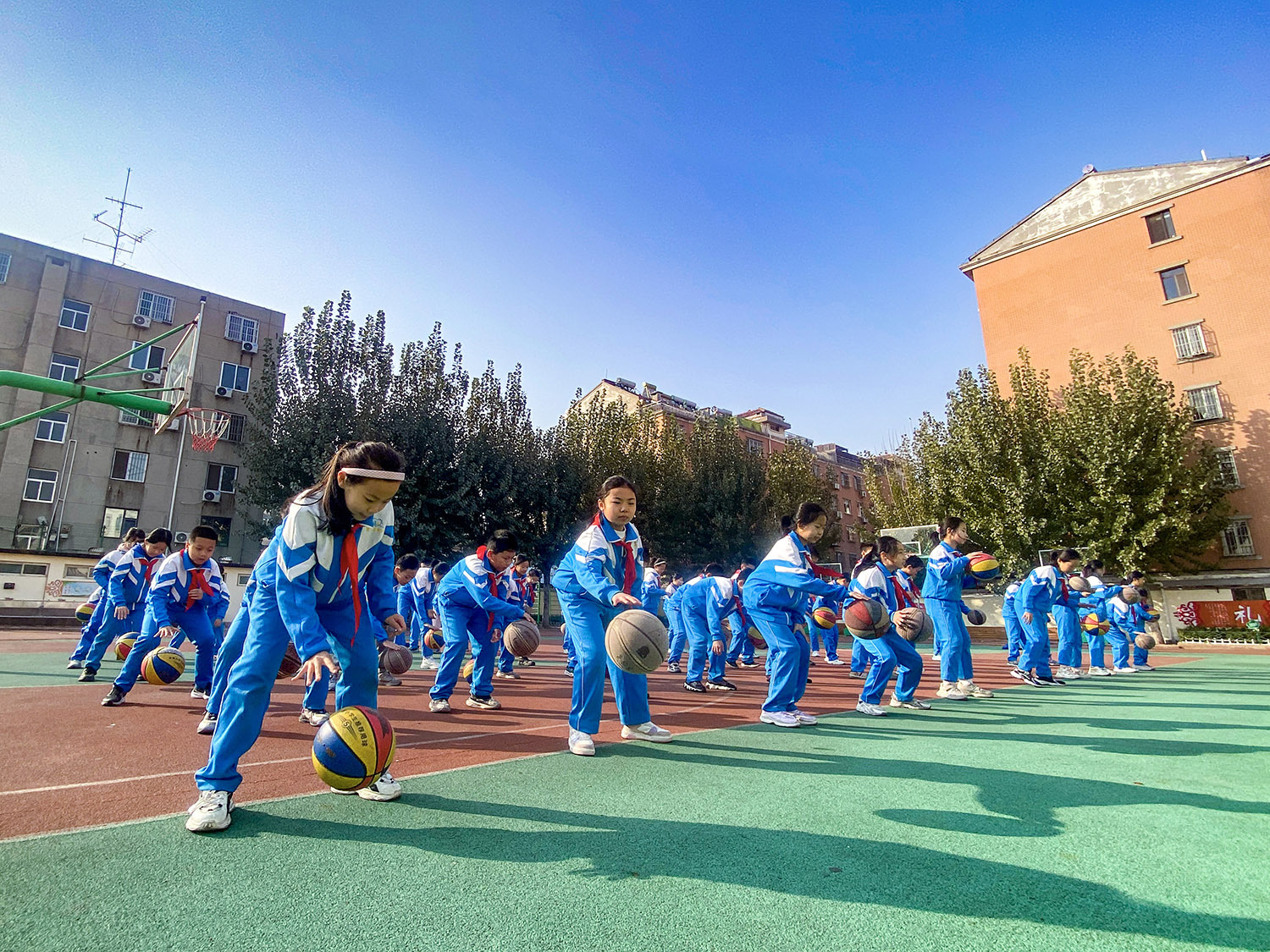 羡慕这样的课间德州小学生阳光大课间撒欢儿玩