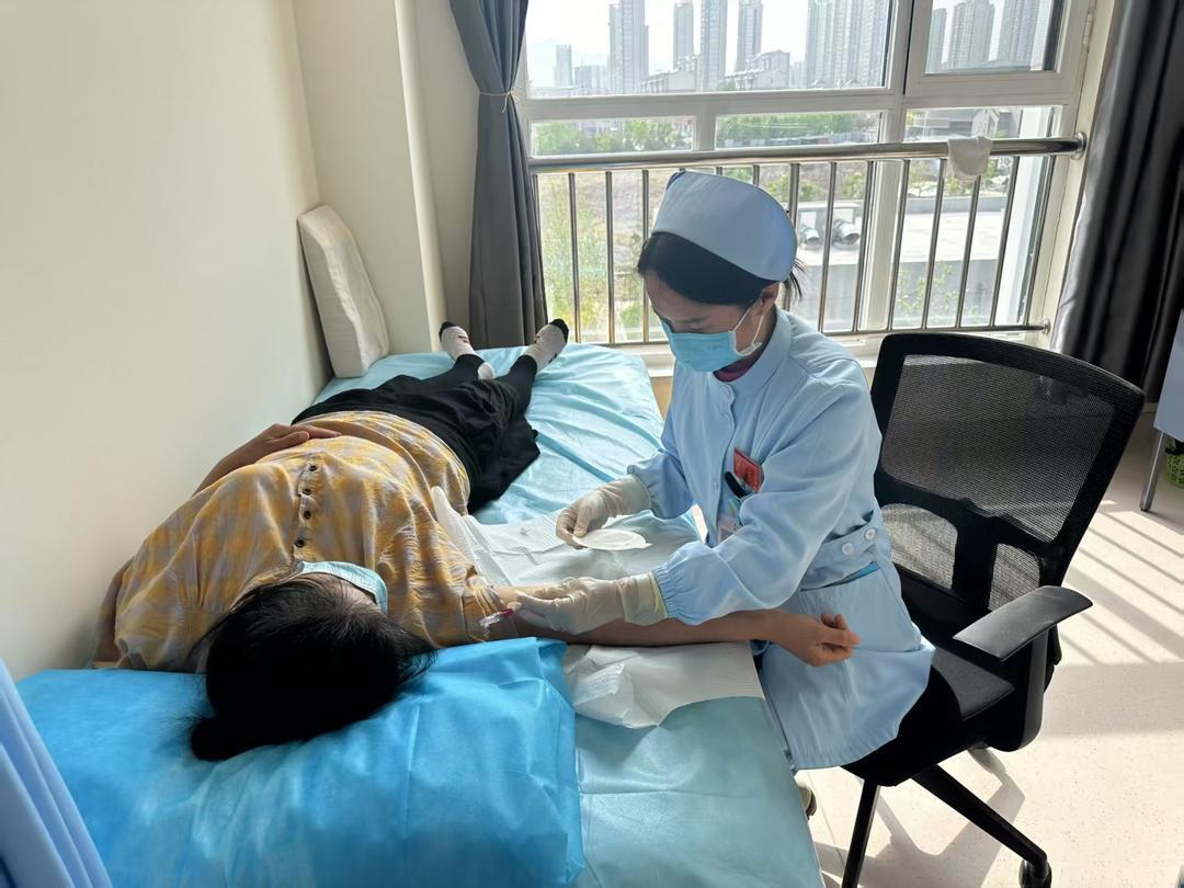 鄒平：從“護理臺”邁向“專家號” 探索護理專科化